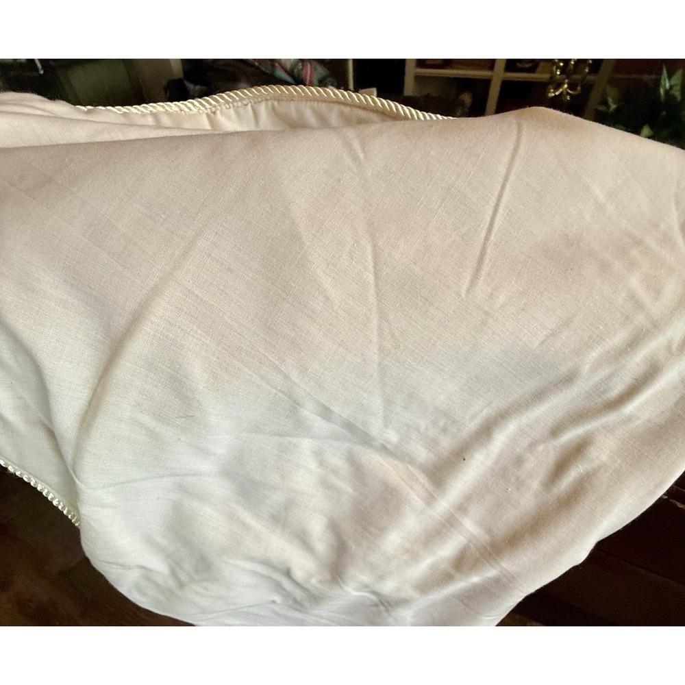 Beautiful Rose And White Velvet Damask Tree Skirt 48" Christmas Holiday Decor - Picture 4 of 8